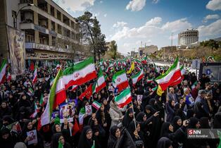 اجتماع مردم شیراز برای بیعت با آیت‌الله سید مجتبی خامنه‌ای