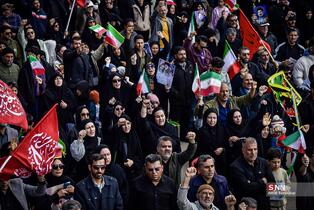 اجتماع مردم شیراز برای بیعت با آیت‌الله سید مجتبی خامنه‌ای