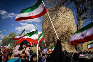 اجتماع مردم شیراز برای بیعت با آیت‌الله سید مجتبی خامنه‌ای