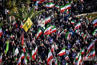 اجتماع مردم شیراز برای بیعت با آیت‌الله سید مجتبی خامنه‌ای