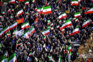 اجتماع مردم شیراز برای بیعت با آیت‌الله سید مجتبی خامنه‌ای