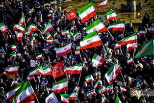 اجتماع مردم شیراز برای بیعت با آیت‌الله سید مجتبی خامنه‌ای