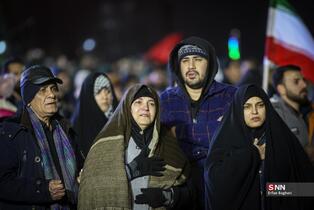 مراسم احیاء شب بیست و سوم ماه رمضان در میدان انقلاب اسلامی تهران