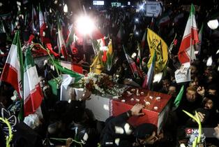 مراسم وداع با پیکر شهدای ناوشکن دنا در میدان تجریش تهران