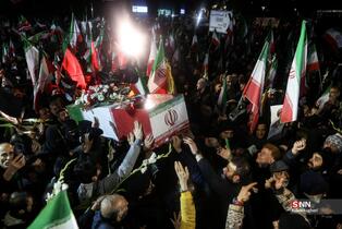 مراسم وداع با پیکر شهدای ناوشکن دنا در میدان تجریش تهران