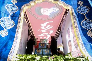 مراسم تشییع شهدای ناوگان دنا در میدان انقلاب تهران