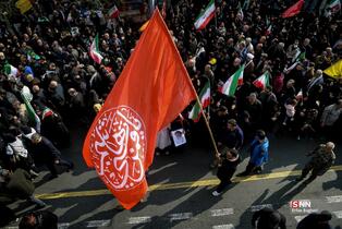 مراسم تشییع شهدای ناوگان دنا در میدان انقلاب تهران