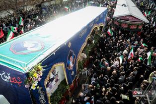 مراسم تشییع شهدای ناوگان دنا در میدان انقلاب تهران