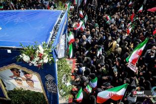 مراسم تشییع شهدای ناوگان دنا در میدان انقلاب تهران