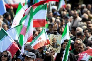 مراسم تشییع شهدای ناوگان دنا در میدان انقلاب تهران