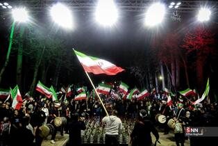 اجتماع مردم و هنرمندان در باغ فردوس تهران برای ایران