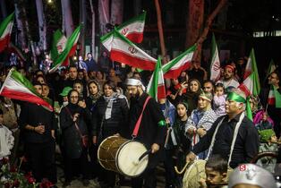 اجتماع مردم و هنرمندان در باغ فردوس تهران برای ایران