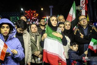 اجتماع مردم و هنرمندان در باغ فردوس تهران برای ایران