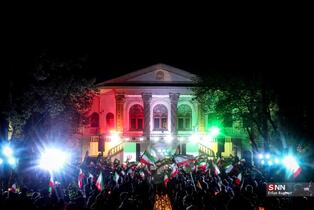 اجتماع مردم و هنرمندان در باغ فردوس تهران برای ایران