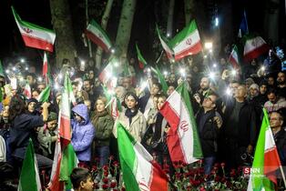 اجتماع مردم و هنرمندان در باغ فردوس تهران برای ایران