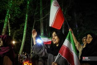 اجتماع مردم و هنرمندان در باغ فردوس تهران برای ایران