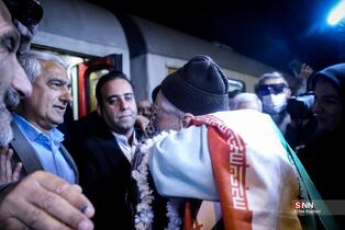 مراسم استقبال از  مهدیه اسفندیاری در راه آهن تهران