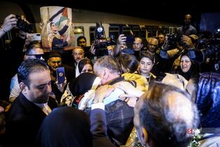 مراسم استقبال از  مهدیه اسفندیاری در راه آهن تهران