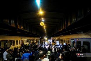 مراسم استقبال از  مهدیه اسفندیاری در راه آهن تهران