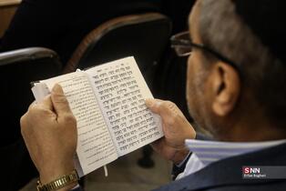 مراسم بزرگداشت شهادت رهبر انقلاب اسلامی توسط جامعه کلیمیان در کنیسه یوسف آباد