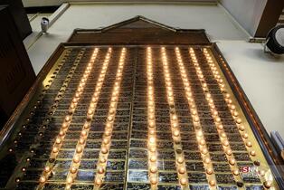 مراسم بزرگداشت شهادت رهبر انقلاب اسلامی توسط جامعه کلیمیان در کنیسه یوسف آباد