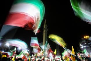 تجمع شبانه مردم مردم تهران در میدان ونک