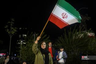 تجمع شبانه مردم مردم تهران در میدان ونک