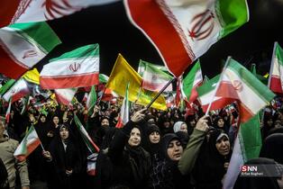 تجمع شبانه مردم مردم تهران در میدان ونک