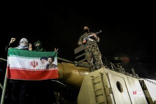 تجمع شبانه مردم مردم تهران در میدان ونک