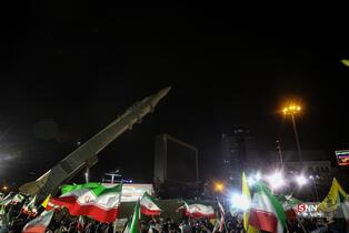 تجمع شبانه مردم مردم تهران در میدان ونک