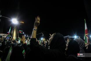 تجمع شبانه مردم مردم تهران در میدان ونک