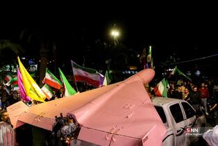 اجتماع شبانه مردمی در حمایت از مدافعان وطن _ میدان ولیعصر (عج) تهران