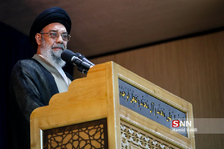 قرائت خطبه‌های نماز عید فطر توسط آیت الله سید یوسف طباطبایی نژاد امام جمعه و نماینده ولی فقیه در استان اصفهان