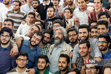 عکس یادگاری دانشجویان با وحید جلیلی در نخستین دوره رسانه ای نبأ
