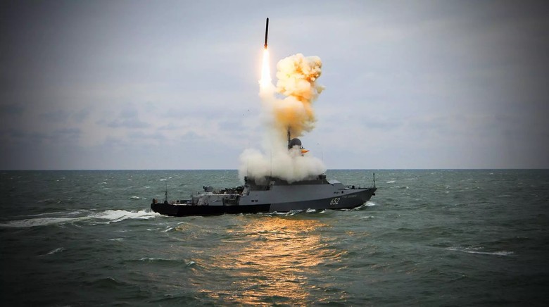 کشتی‌ جنگی حامل موشک‌ کروز «کالیبر - Kalibr» در سازمان رزم ارتش روسیه - مدیترانه