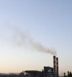 بی توجهی نیروگاه توس مشهد به اخطار‌های زیستی‌محیطی برای کاهش مازوت‌سوزی