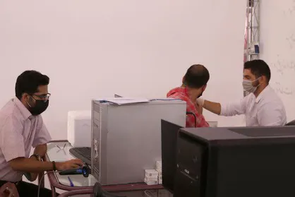 دانشجویان غیرایرانی فردوسی مشهد به مرکز واکسیناسیون مهر دانشگاه مراجعه کنند