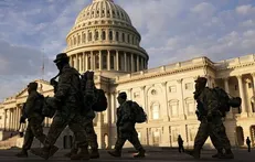 برکناری دو نیروی امنیتی آمریکا به دلیل ارتباط با معترضان مسلح