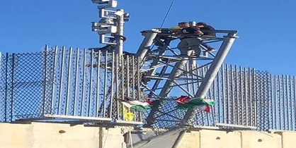 لبنانی&zwnj;ها پرچم فلسطین را بر فراز دیوار بتنی در مرز با فلسطین اشغالی به اهتزاز درآوردند