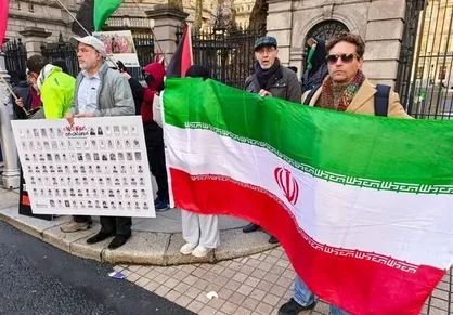 تجمع ایرلندی&zwnj;های ضد جنگ علیه ایران مقابل پارلمان این کشور