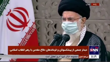 رهبر انقلاب: نسل جدید مسائل دفاع مقدس را نمی داند / توقع دارم پیشکسوتان، حقیقت دفاع مقدس را منتقل کنند