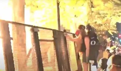 ۲۰ سال زندان برای معترض آمریکایی به اتهام حمله به دادگاه فدرال + فیلم