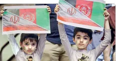 همدلی دانشجویان انقلابی با مردم ‎افغانستان در ورزشگاه تبریز / وقتی افغان‌ها شعار «یاشاسین آذریجان» سر دادند!