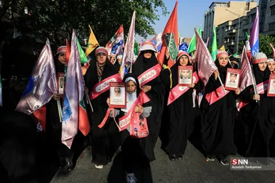 دختران انقلاب: اگر رهبرمون بود حتما برای ما روز دختر صحبت می‌کرد/ ما دهه نودی‌ها تا آخر پای کشورمون هستیم + فیلم