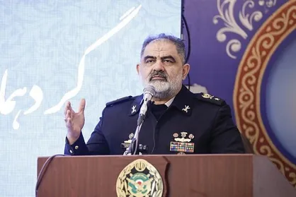 دریادار ایرانی: امروزه ناو شکن&zwnj;های ایرانی توانایی مانور در تمام سواحل جهان را دارند
