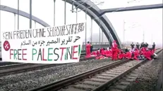 اعتراض حامیان فلسطین در آلمان با بستن ریل قطار بندری