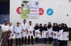 دانشجویان پزشکی دانشگاه آزاد قم به مناطق سیل‌زده، رایگان خدمت رسانی کردند