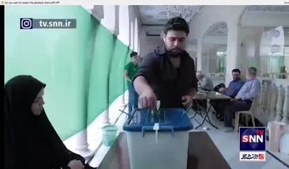 ایرانیان حاضر در سوریه امروز جمعه در سفارت ایران در دمشق پایتخت این کشور رای خود را در انتخابات ریاست جمهوری ایران به صندوق انداختند