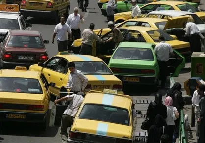 نصب کارت واکسن بر روی شیشه تاکسی&zwnj;های تهران الزامی شد