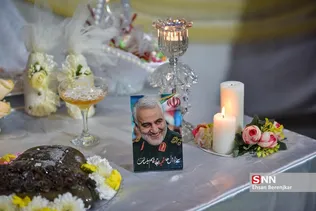 یک زوج شیرازی همزمان با فرارسیدن 22 اسفندماه، سالروز گرامیداشت مقام شهدا، آغاز زندگی مشترک خود را در جوار مزار شهدای گمنام گلزار شهدای این شهر جشن گرفتند.